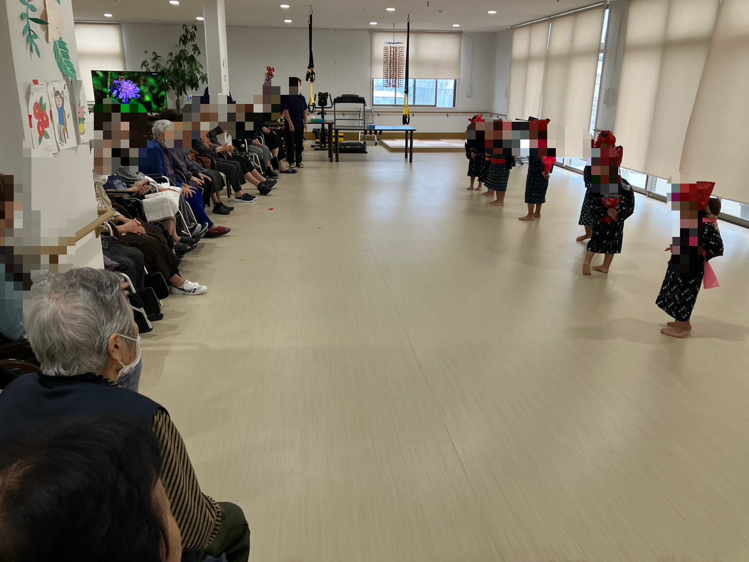 R7.11 ひがし保育園慰問